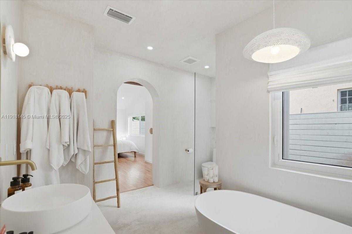 Small Image of 753 NORTH EAST 82ND TER, Miami Number 30