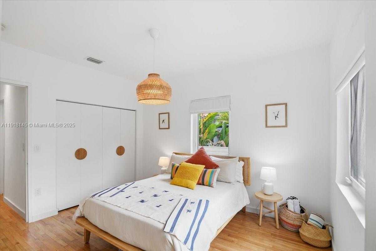 Small Image of 753 NORTH EAST 82ND TER, Miami Number 31