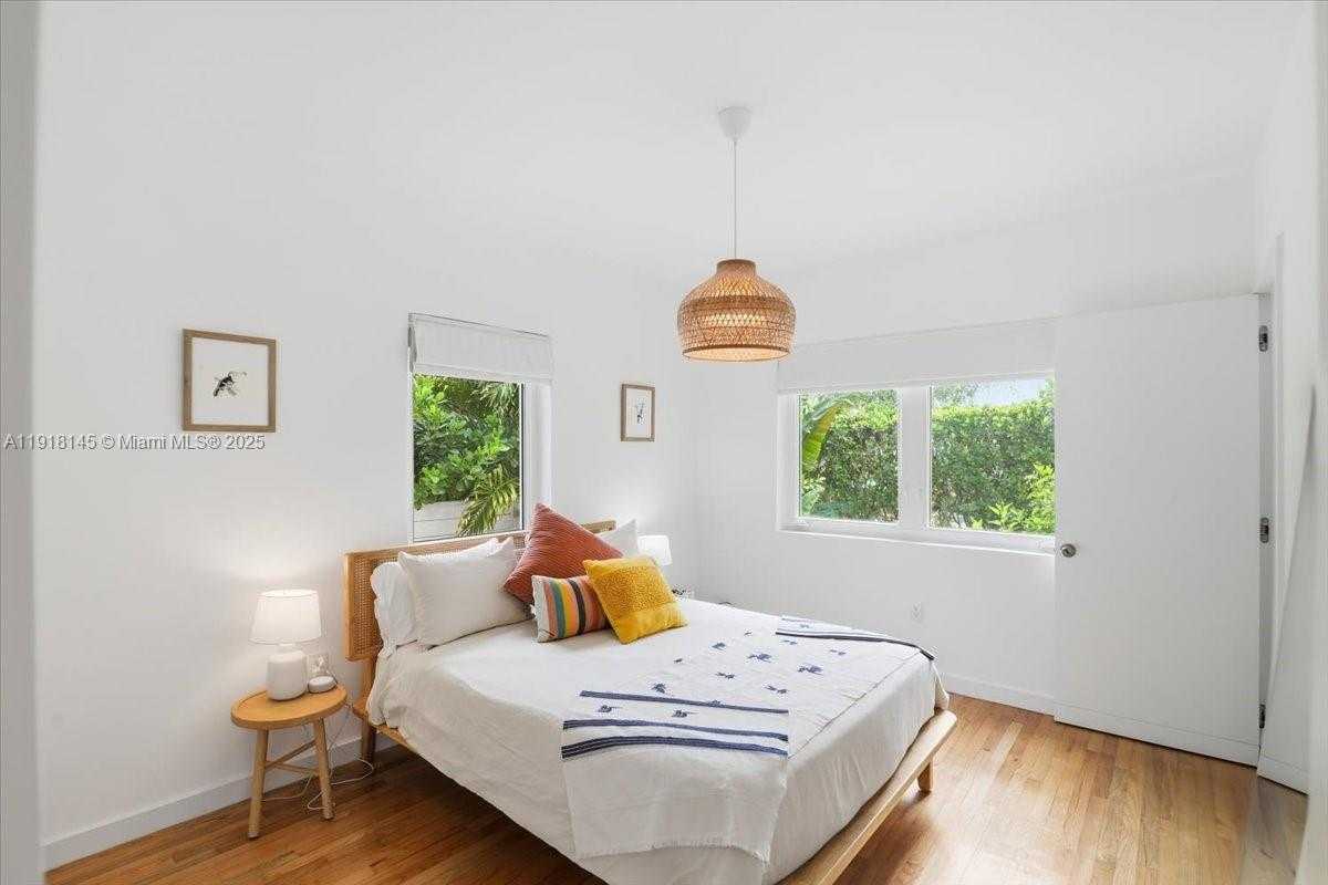 Small Image of 753 NORTH EAST 82ND TER, Miami Number 32