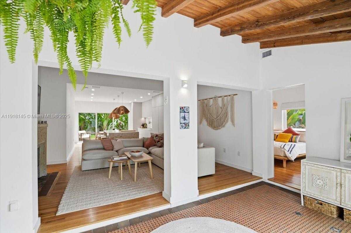 Small Image of 753 NORTH EAST 82ND TER, Miami Number 4