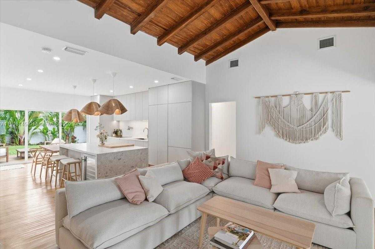 Small Image of 753 NORTH EAST 82ND TER, Miami Number 7