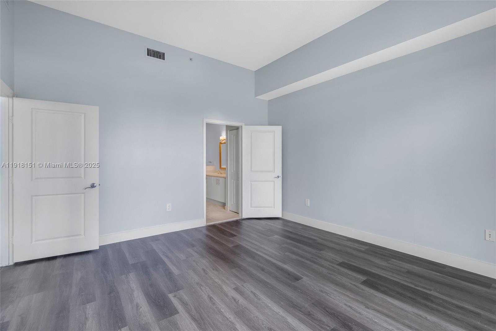 Small Image of 7900 HARBOR ISLAND DR #PH8, North Bay Village Number 19