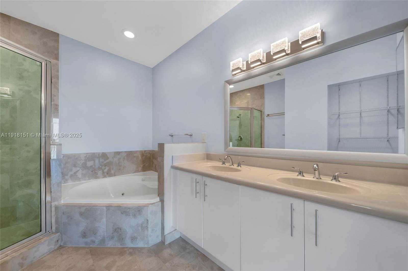 Small Image of 7900 HARBOR ISLAND DR #PH8, North Bay Village Number 24