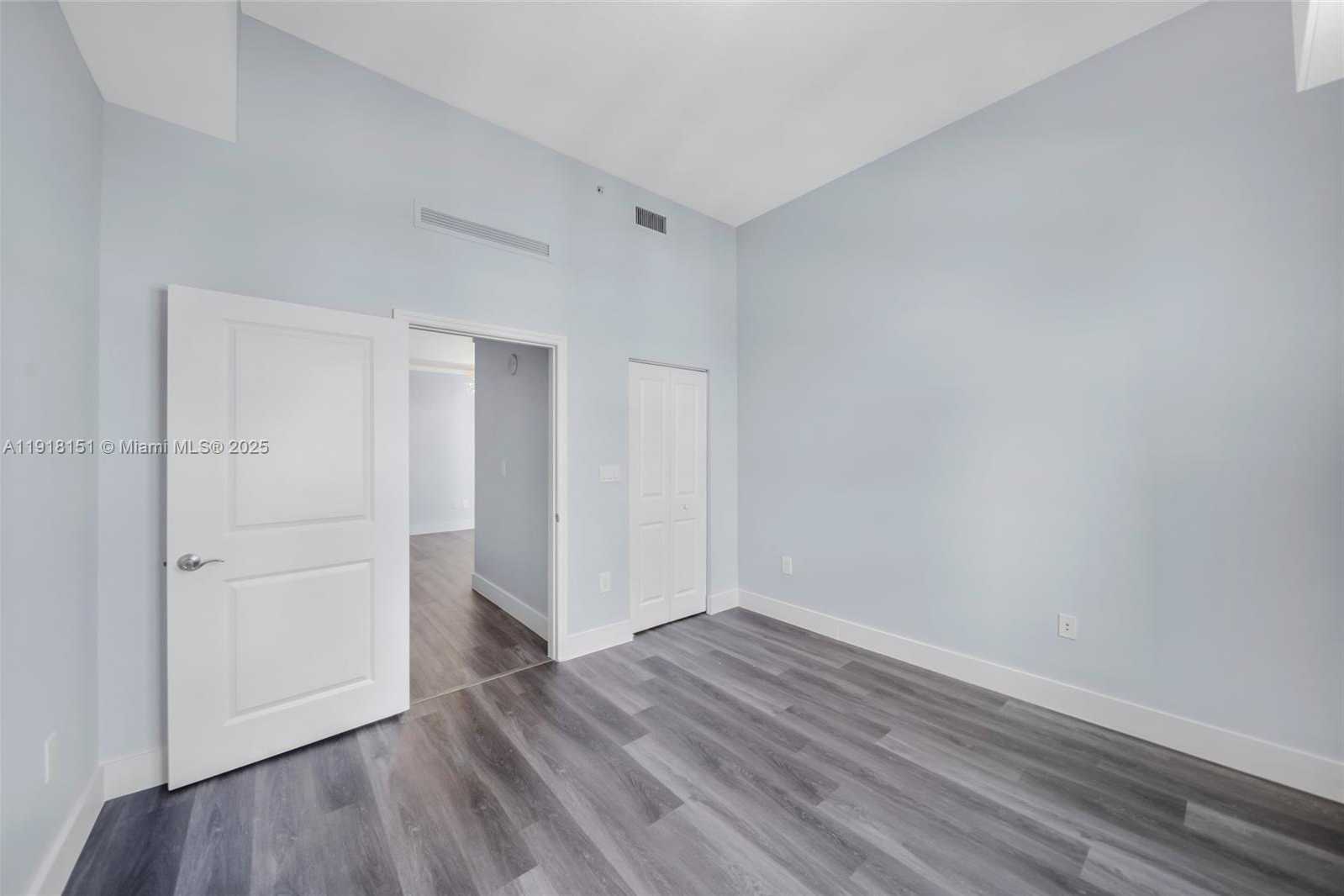 Small Image of 7900 HARBOR ISLAND DR #PH8, North Bay Village Number 29