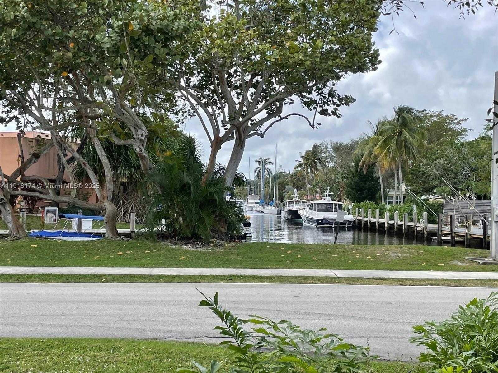 Small Image of 846 SOUTH WEST 10TH ST #1, Fort Lauderdale Number 2