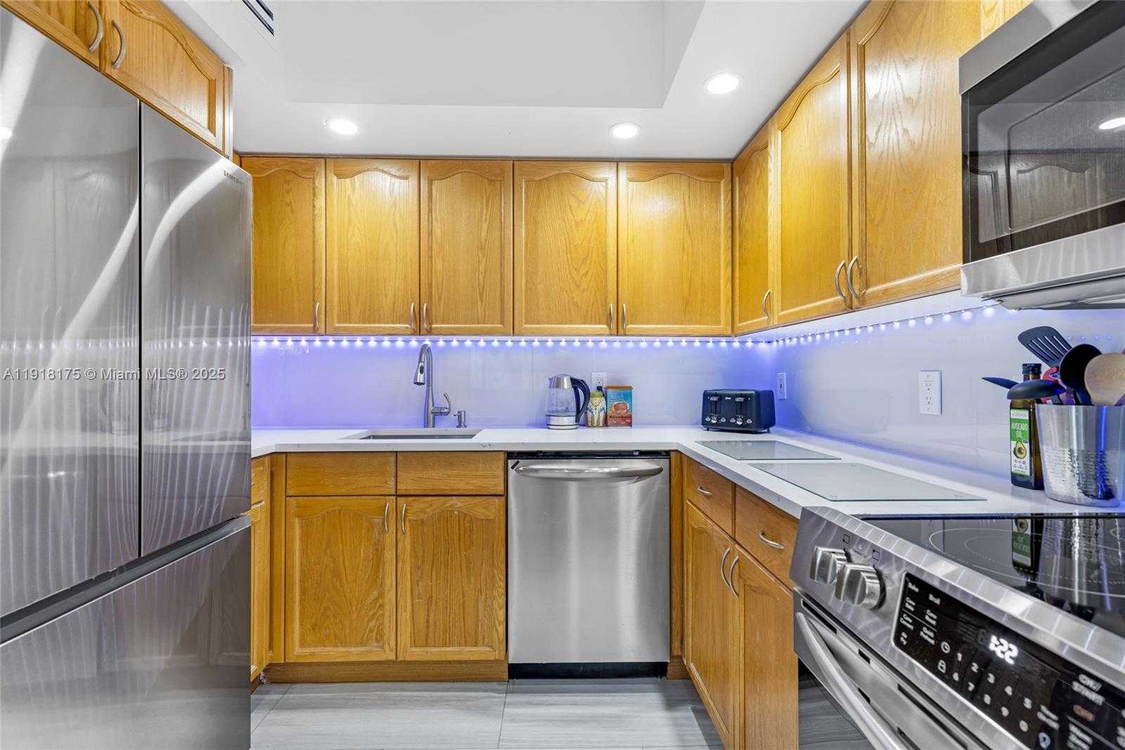 Small Image of 5600 COLLINS AVE #8Y, Miami Beach Number 11