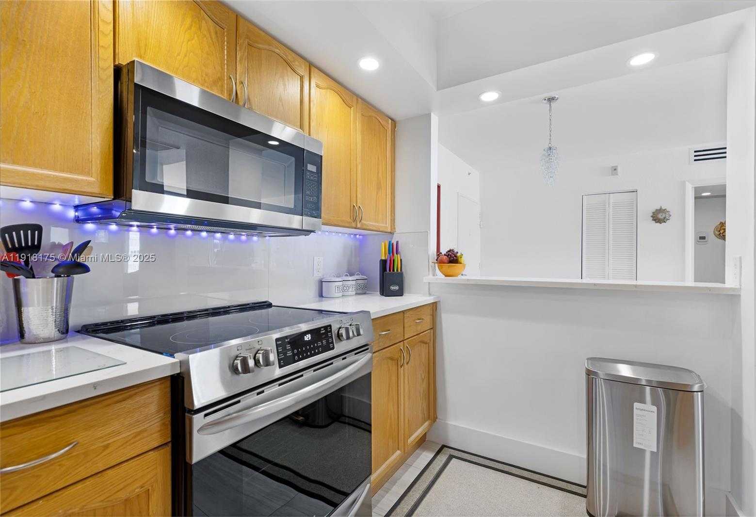 Small Image of 5600 COLLINS AVE #8Y, Miami Beach Number 12