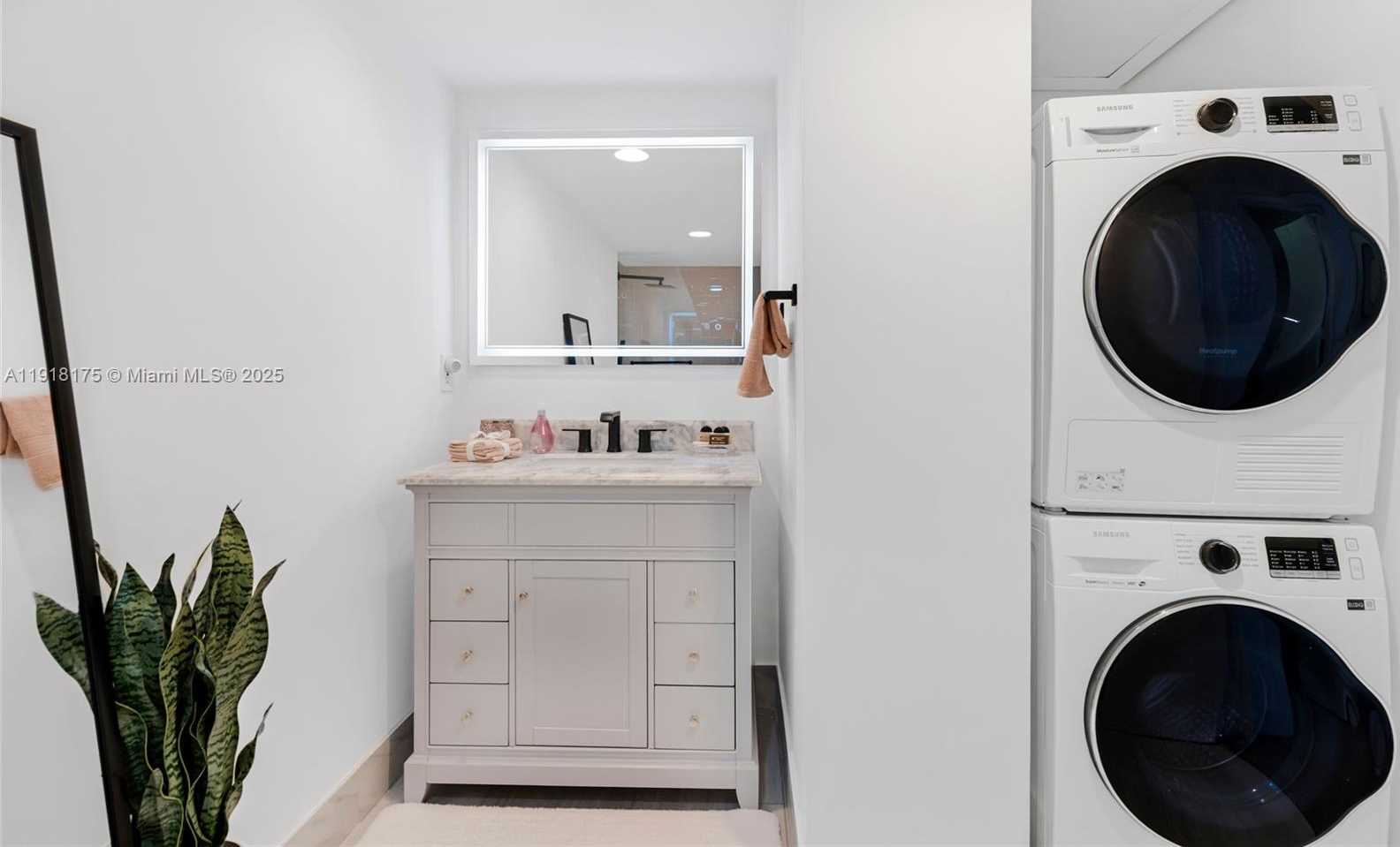 Small Image of 5600 COLLINS AVE #8Y, Miami Beach Number 17