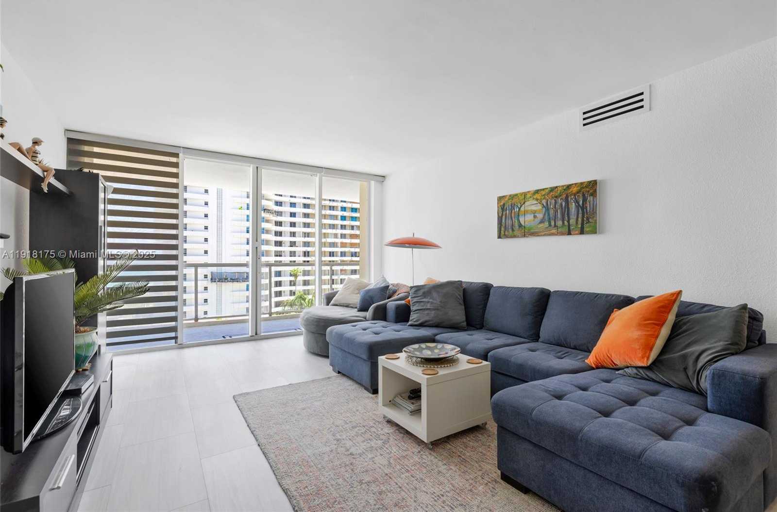 Small Image of 5600 COLLINS AVE #8Y, Miami Beach Number 3