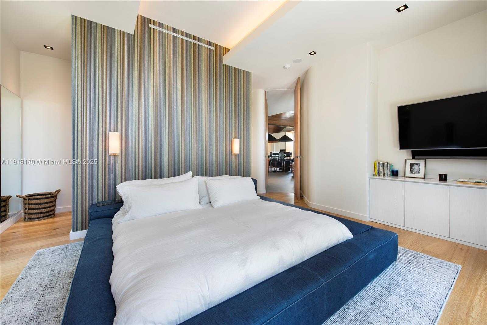 Small Image of 8055 NOREMAC AVE, Miami Beach Number 25