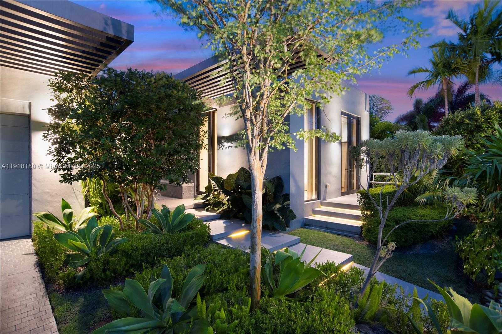 Small Image of 8055 NOREMAC AVE, Miami Beach Number 3