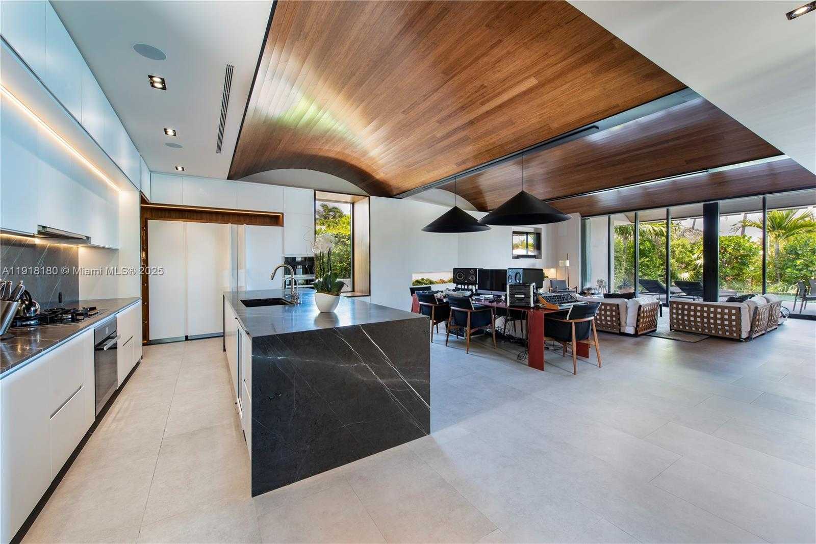 Small Image of 8055 NOREMAC AVE, Miami Beach Number 6