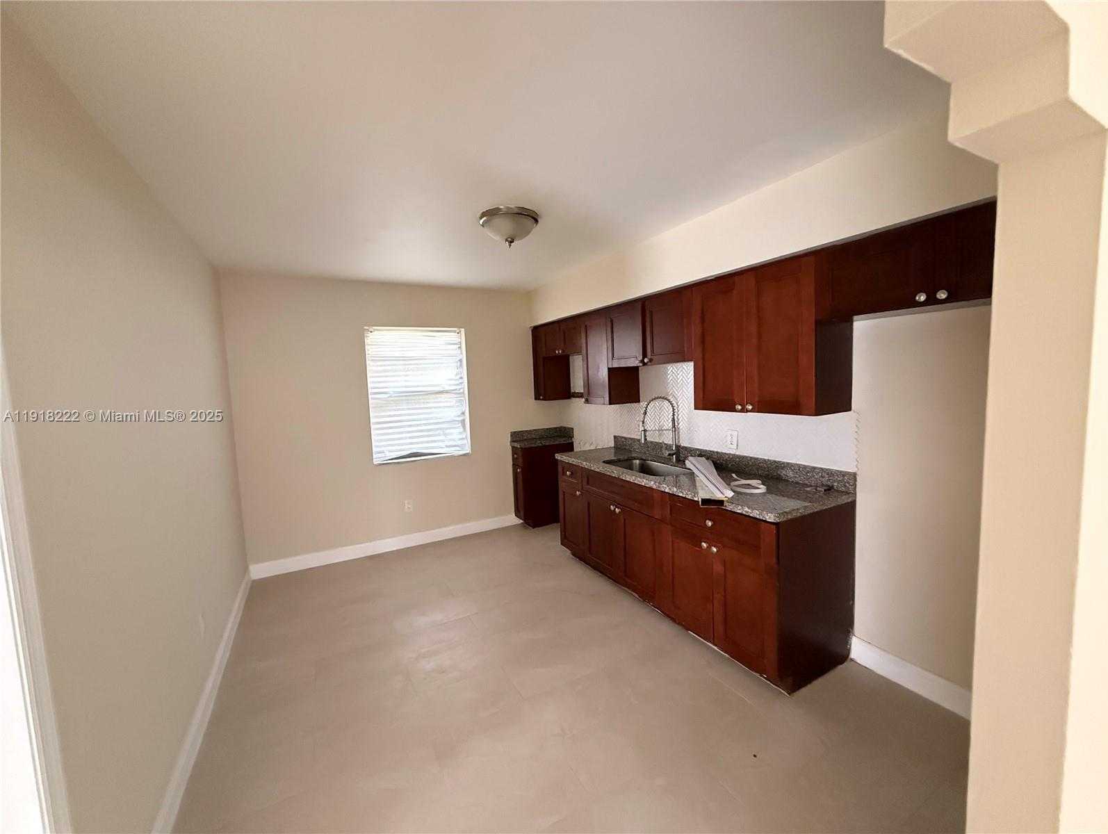 Small Image of Miami Number 3