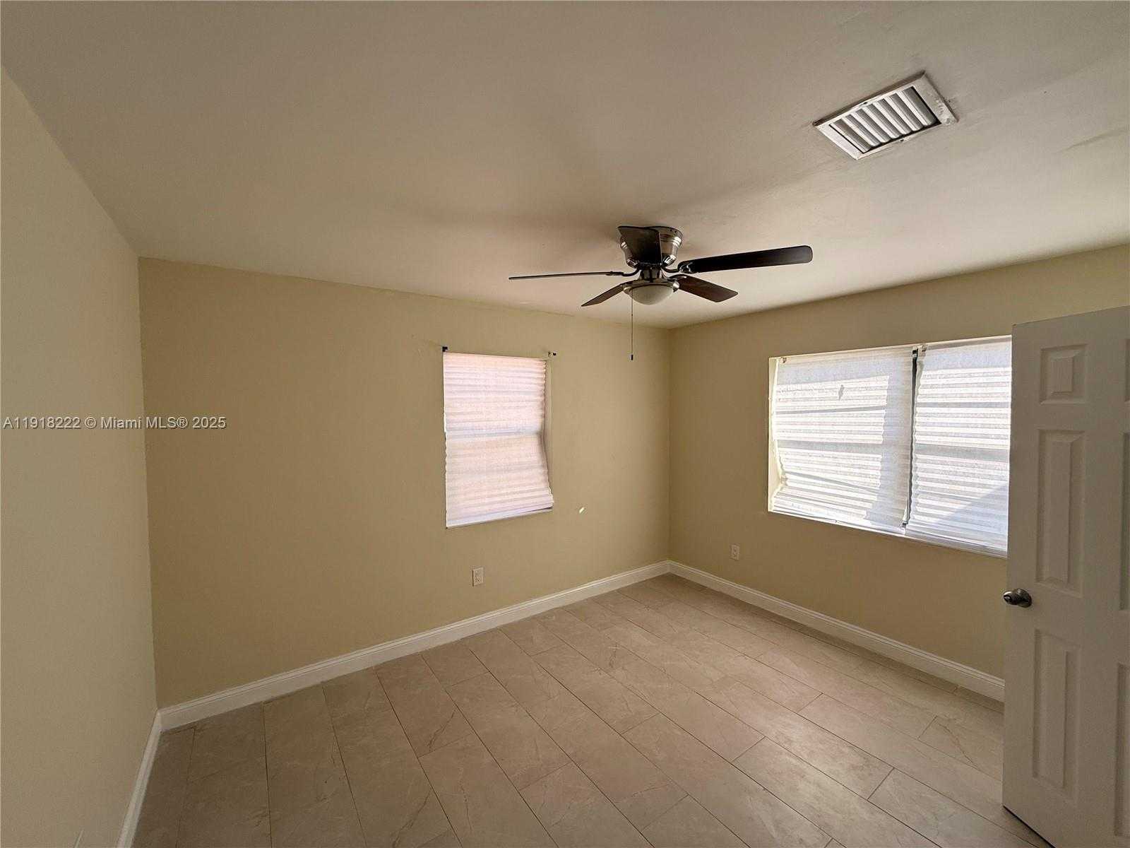 Small Image of Miami Number 8