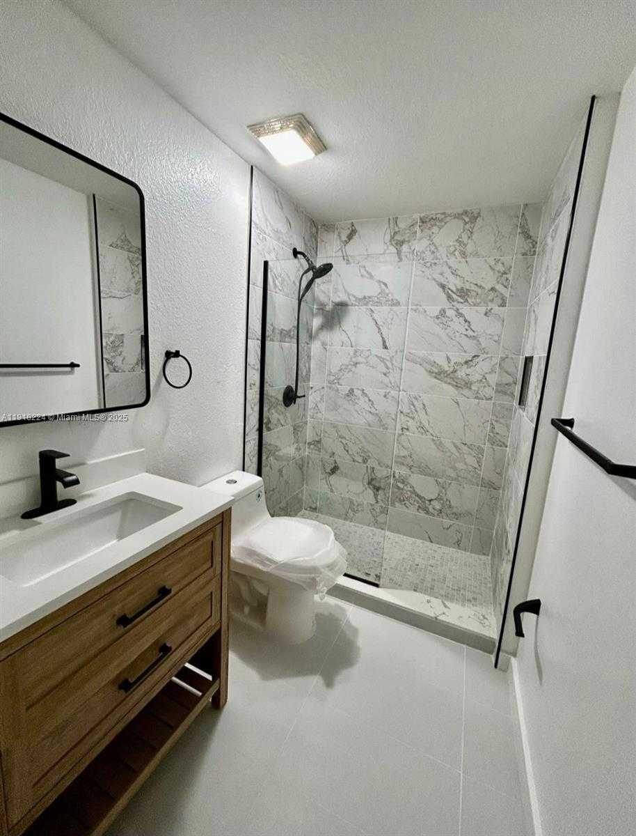 Small Image of 10870 NORTH WEST 88 TER #109, Doral Number 4