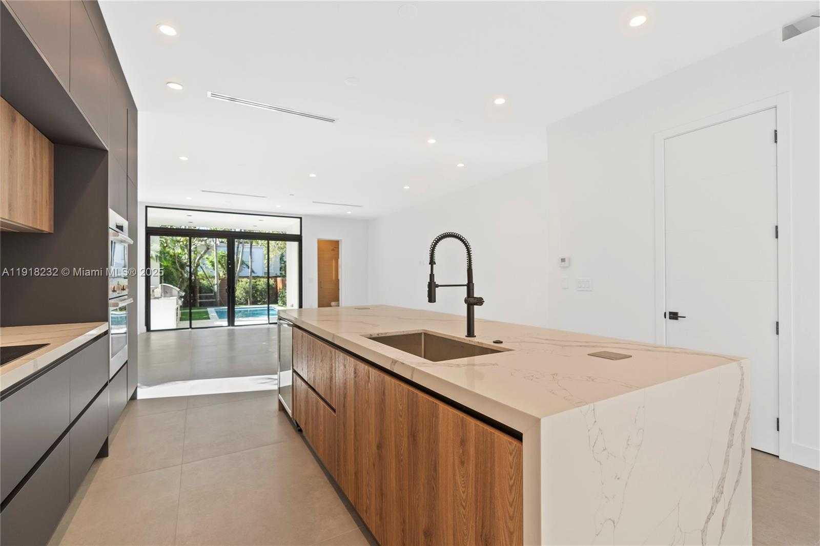 Small Image of 3026 AVIATION AVE #1, Miami Number 10