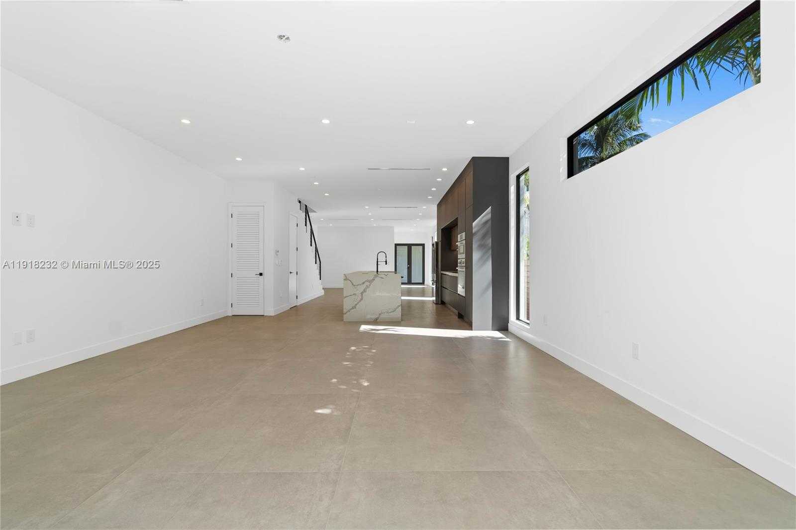 Small Image of 3026 AVIATION AVE #1, Miami Number 13