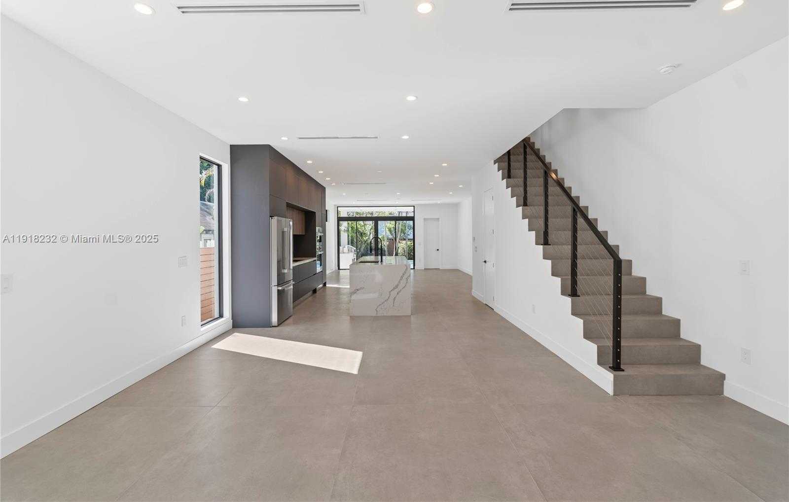 Small Image of 3026 AVIATION AVE #1, Miami Number 14