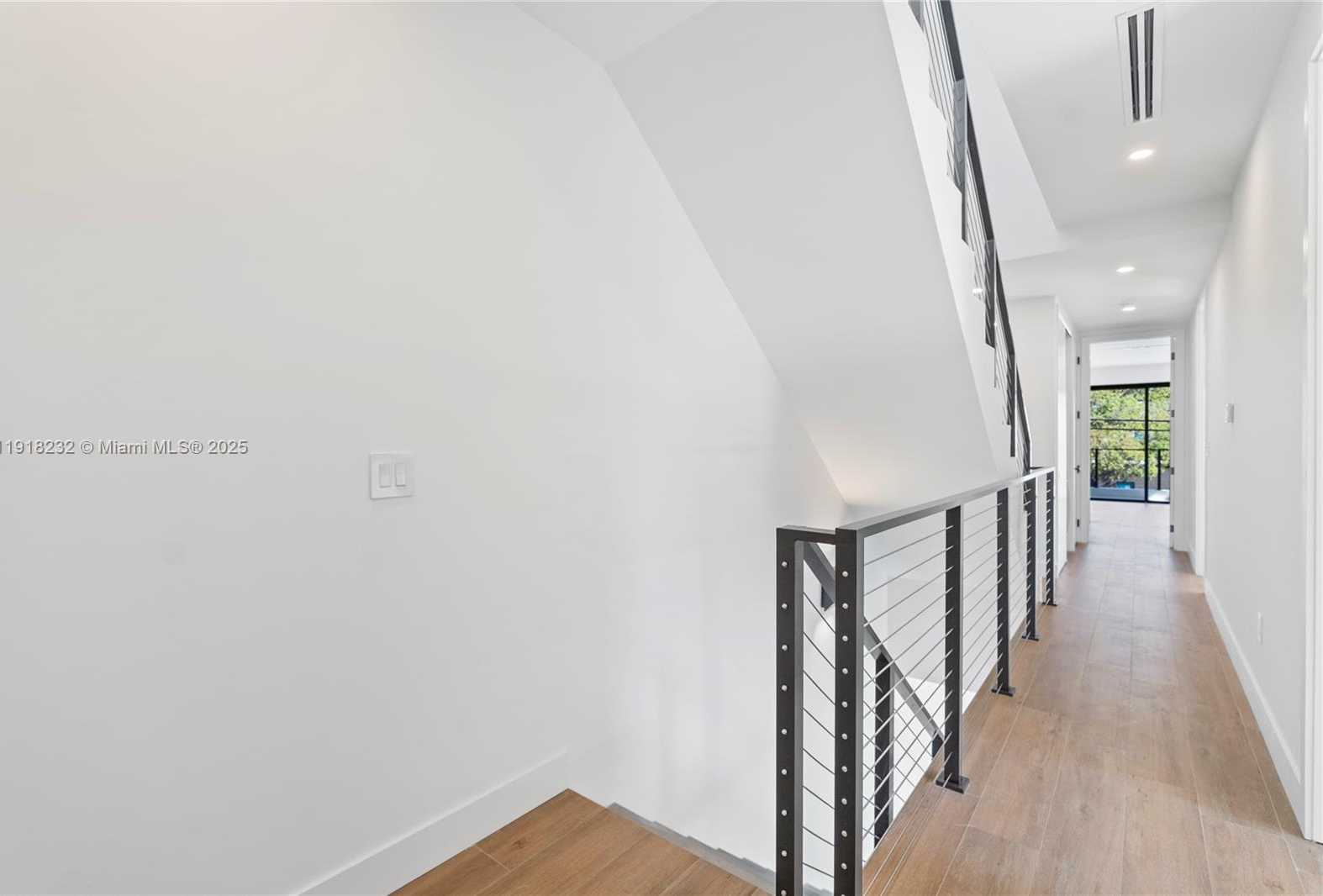 Small Image of 3026 AVIATION AVE #1, Miami Number 15