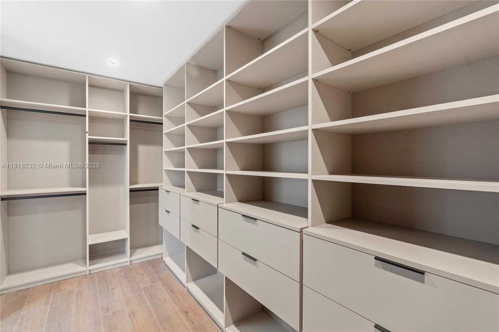 Small Image of 3026 AVIATION AVE #1, Miami Number 18