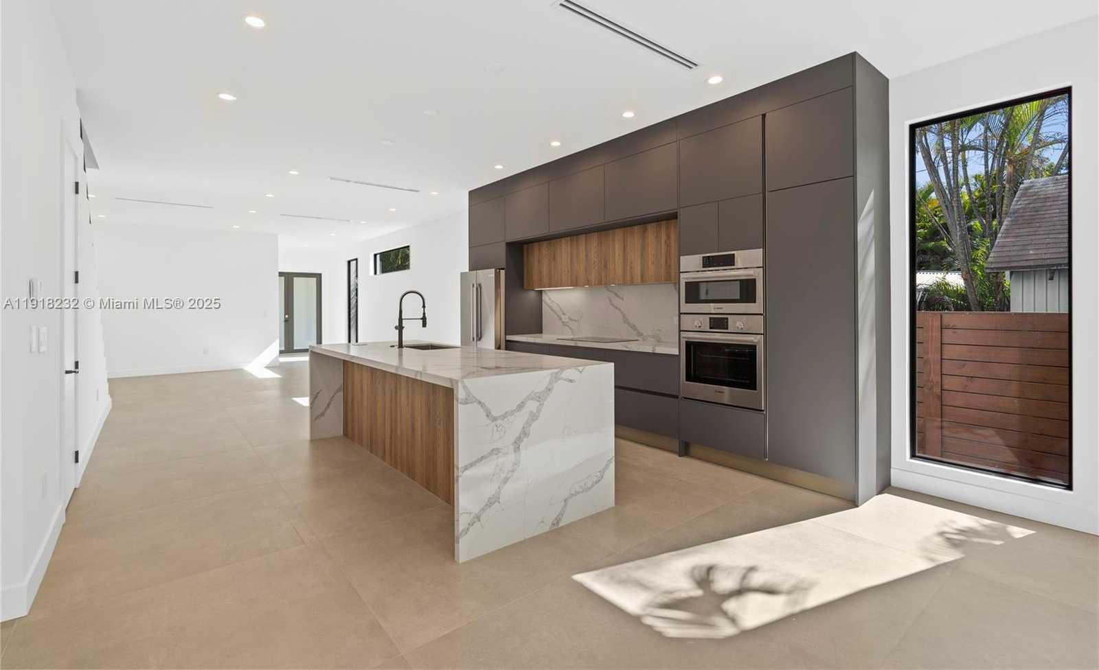 Small Image of 3026 AVIATION AVE #1, Miami Number 3