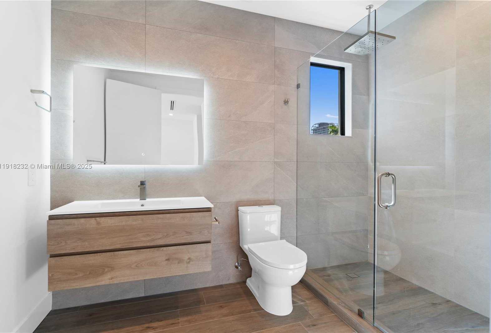 Small Image of 3026 AVIATION AVE #1, Miami Number 30