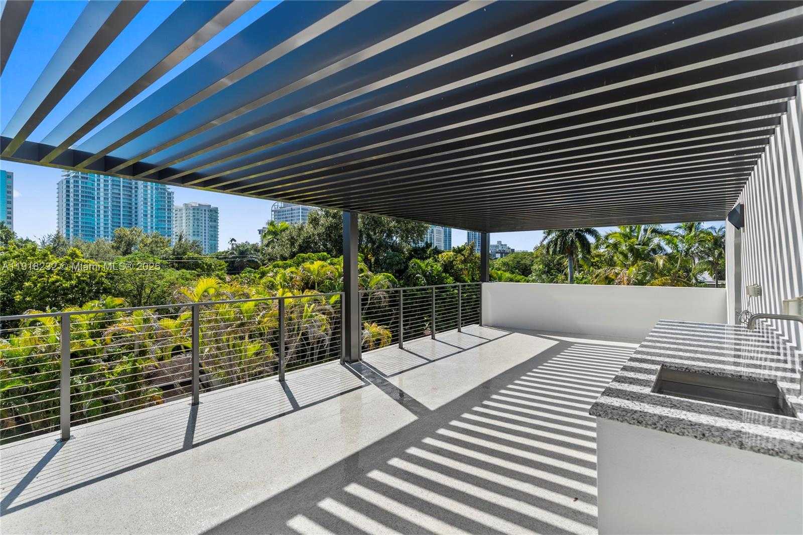 Small Image of 3026 AVIATION AVE #1, Miami Number 33