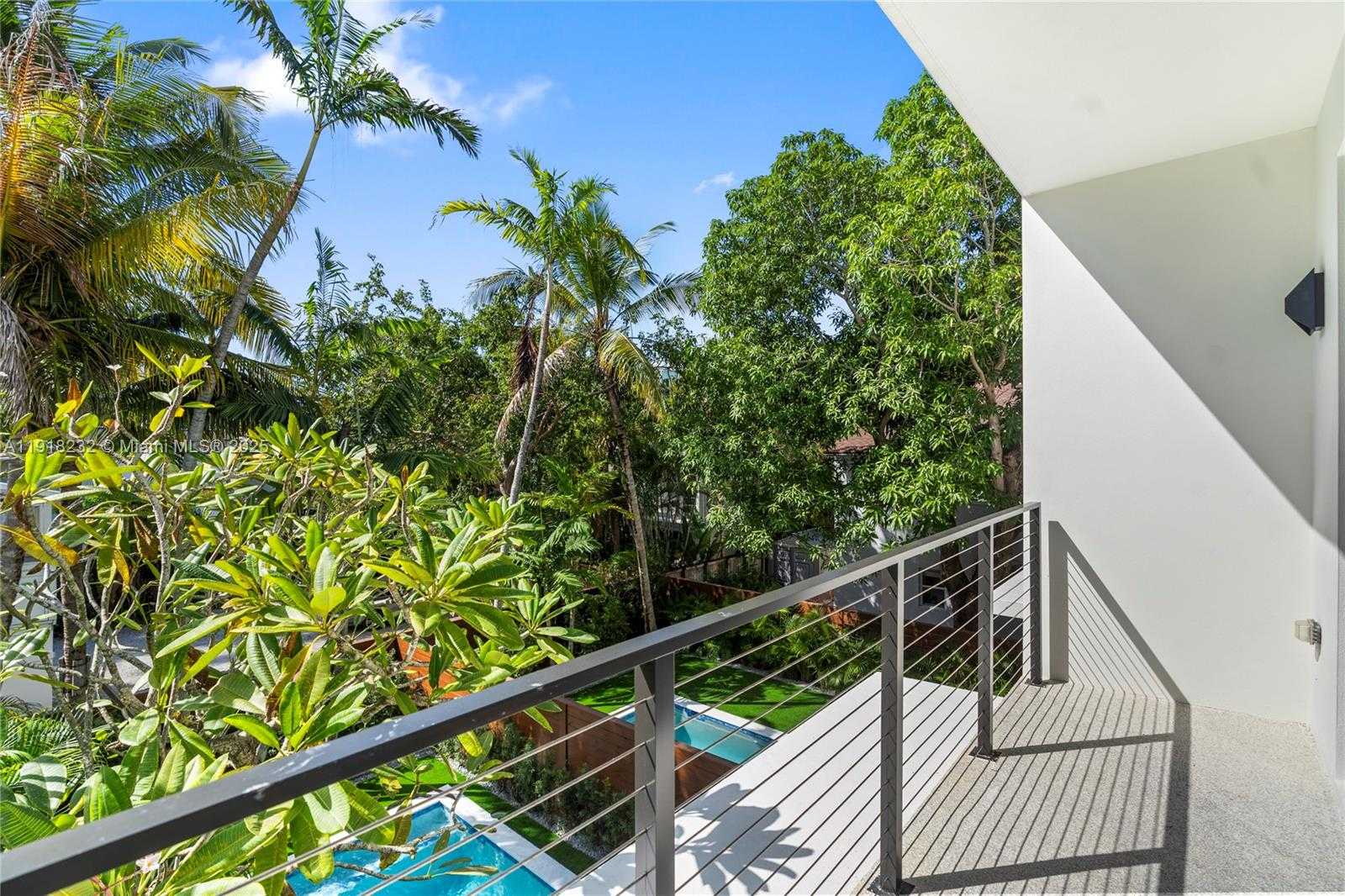 Small Image of 3026 AVIATION AVE #1, Miami Number 34