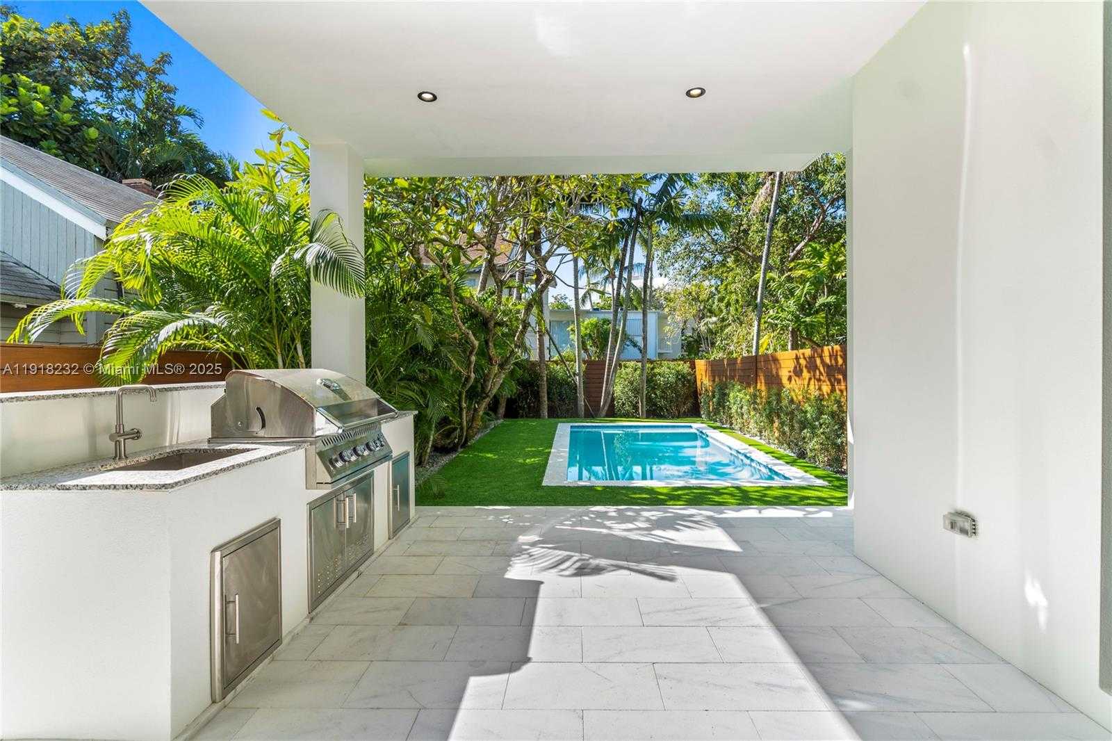 Small Image of 3026 AVIATION AVE #1, Miami Number 4