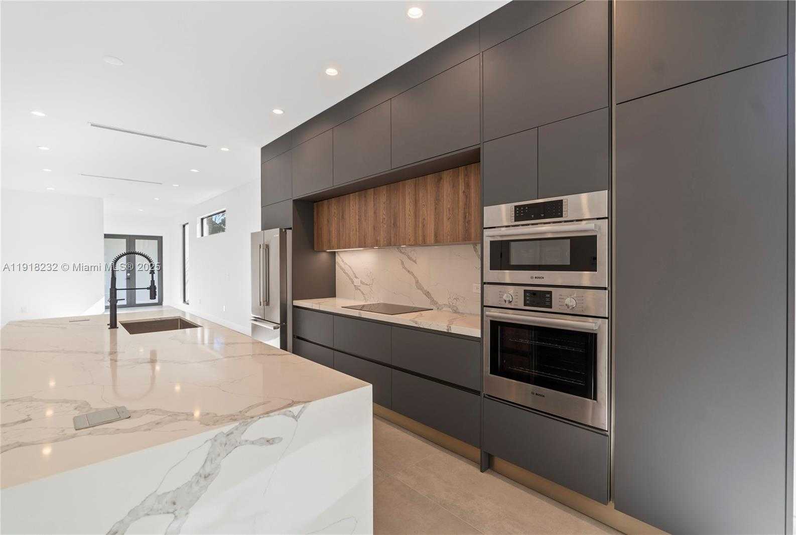 Small Image of 3026 AVIATION AVE #1, Miami Number 7