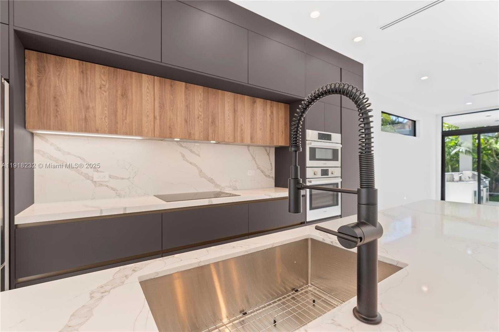 Small Image of 3026 AVIATION AVE #1, Miami Number 8