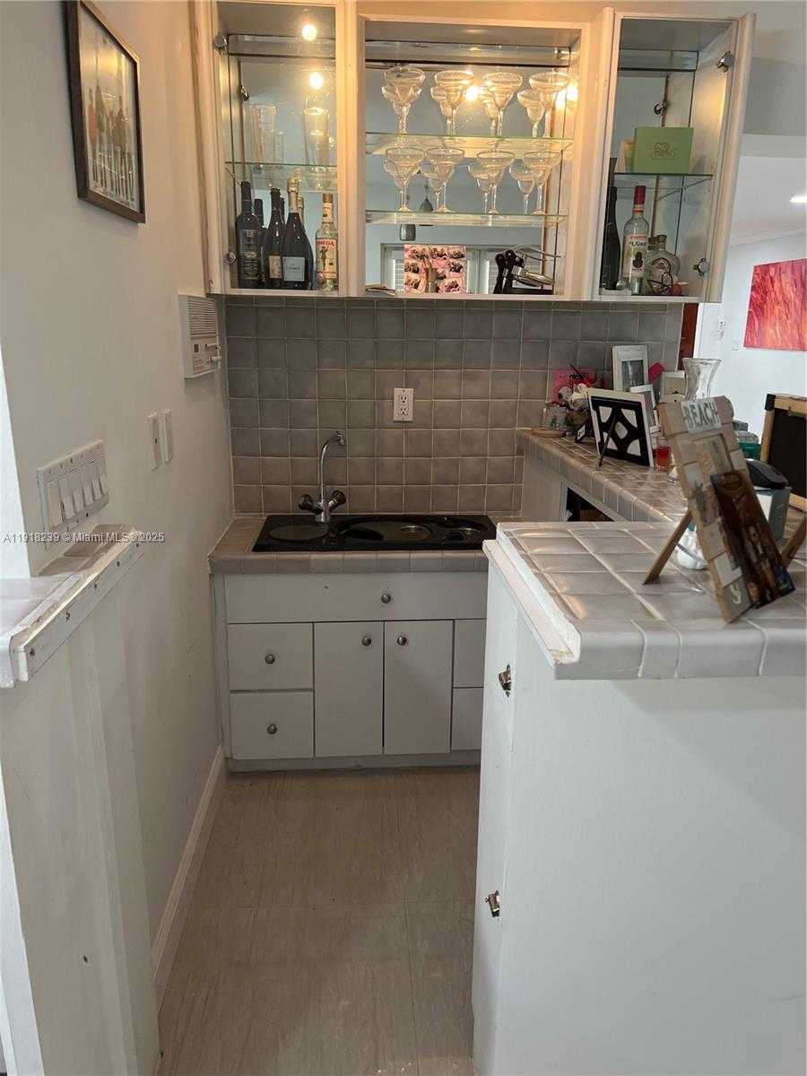 Small Image of 6284 SOUTH WEST 26TH ST, Miami Number 11