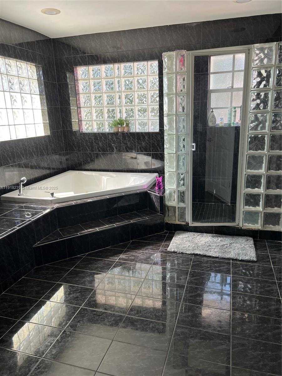 Small Image of 6284 SOUTH WEST 26TH ST, Miami Number 14