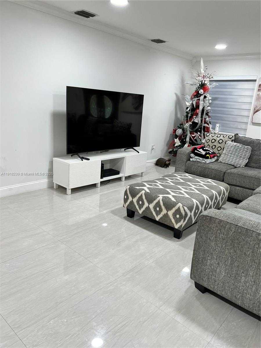 Small Image of 6284 SOUTH WEST 26TH ST, Miami Number 15