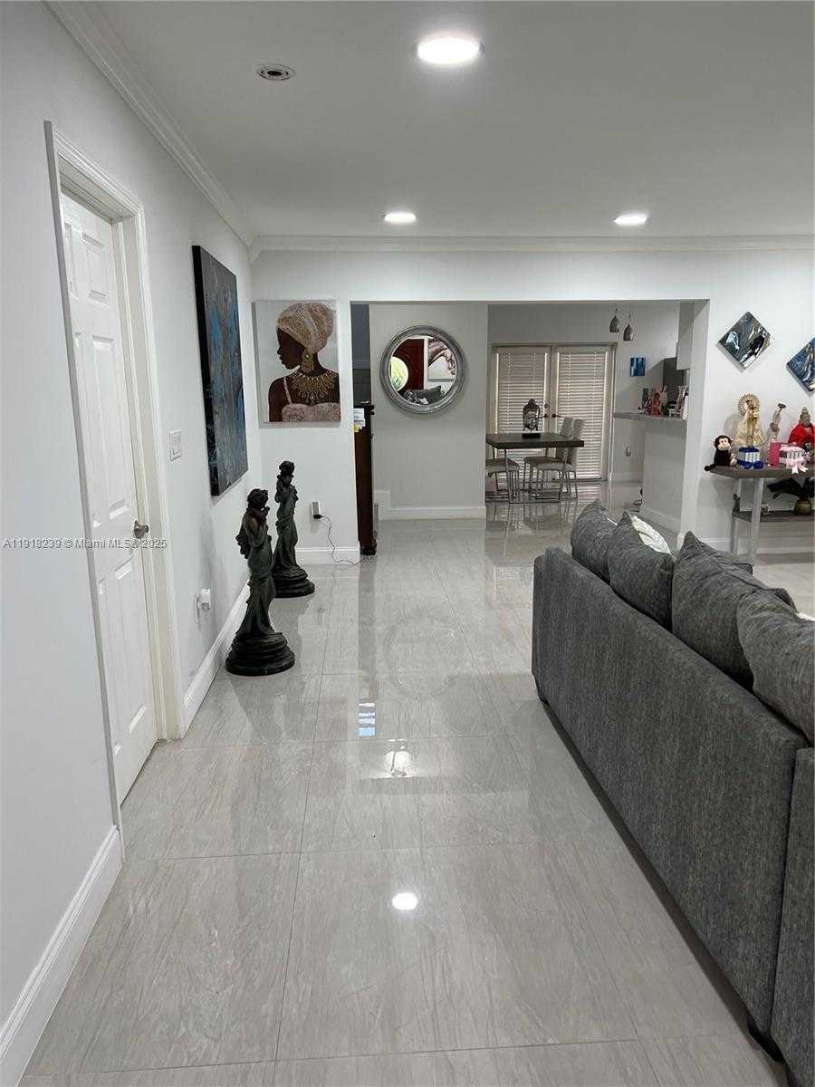 Small Image of 6284 SOUTH WEST 26TH ST, Miami Number 17