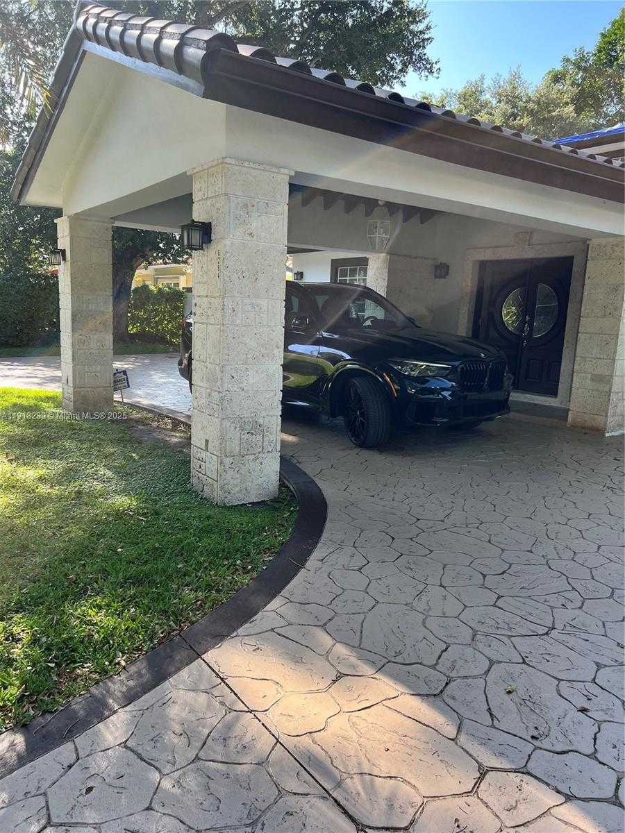 Small Image of 6284 SOUTH WEST 26TH ST, Miami Number 4