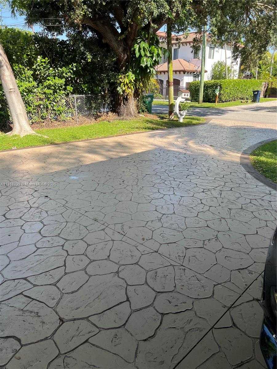 Small Image of 6284 SOUTH WEST 26TH ST, Miami Number 5