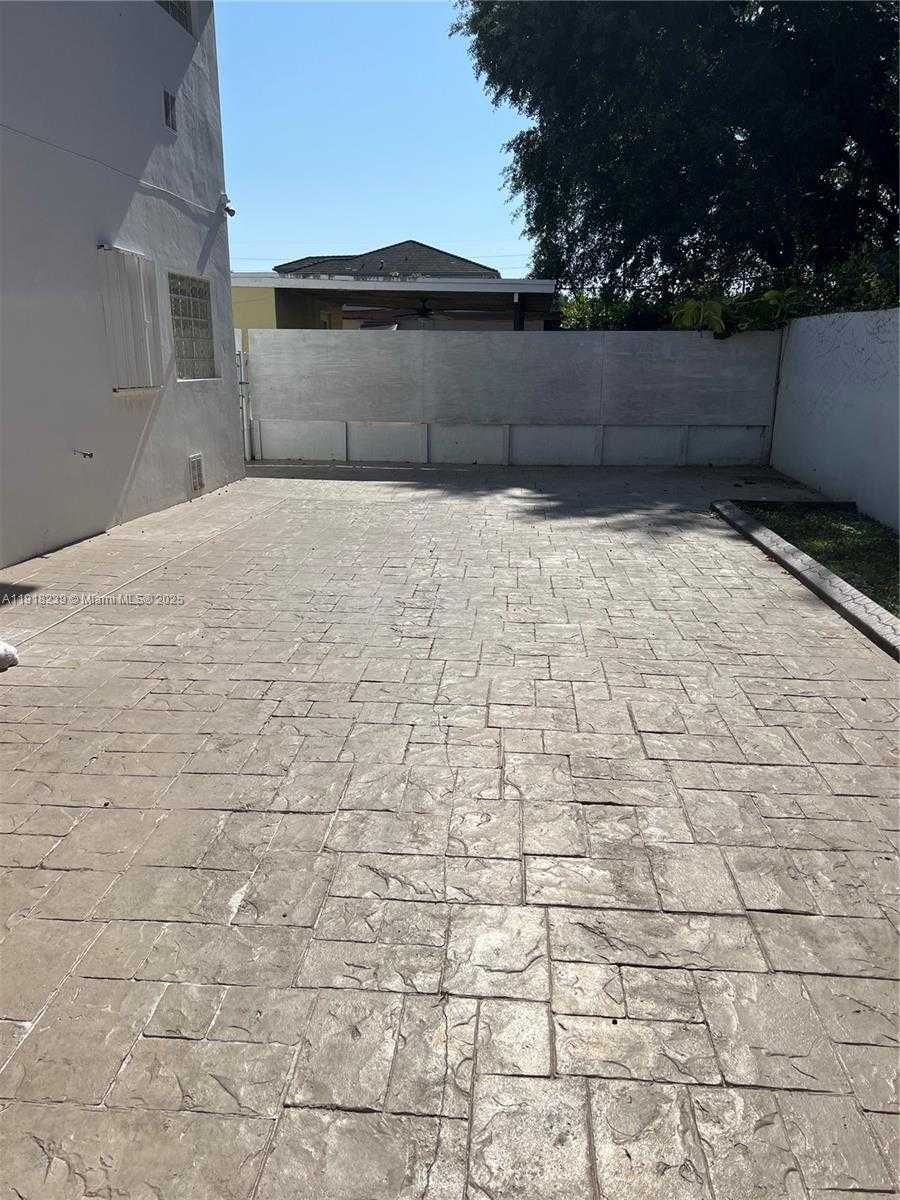 Small Image of 6284 SOUTH WEST 26TH ST, Miami Number 7