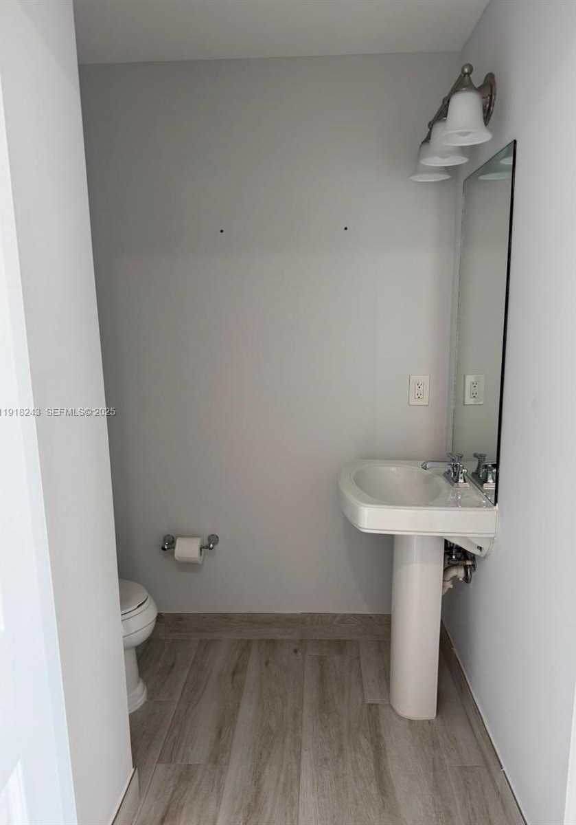 Small Image of 1300 PONCE DE LEON BLVD #510, Coral Gables Number 18