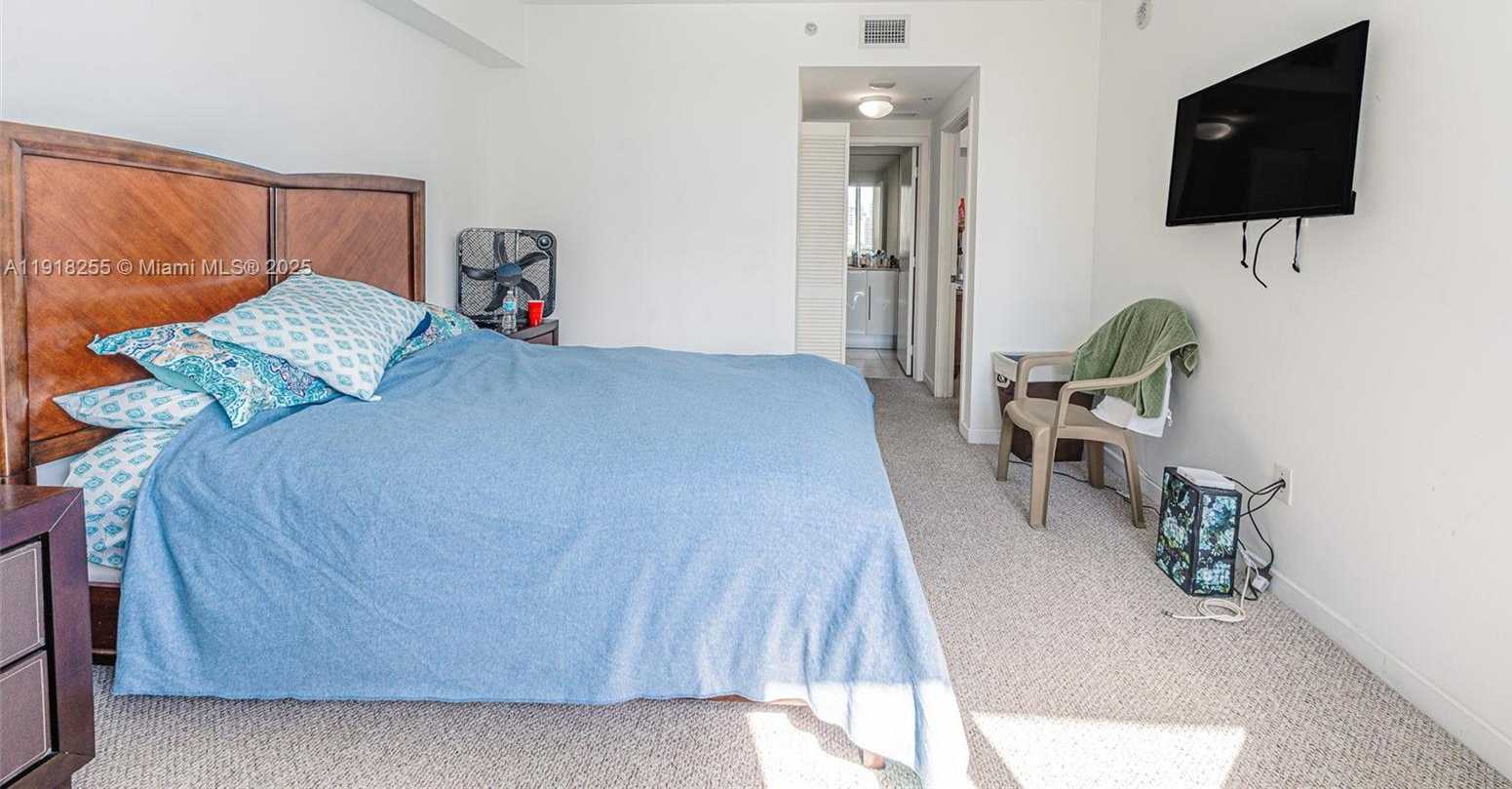 Small Image of 325 SOUTH BISCAYNE BLVD #719, Miami Number 12