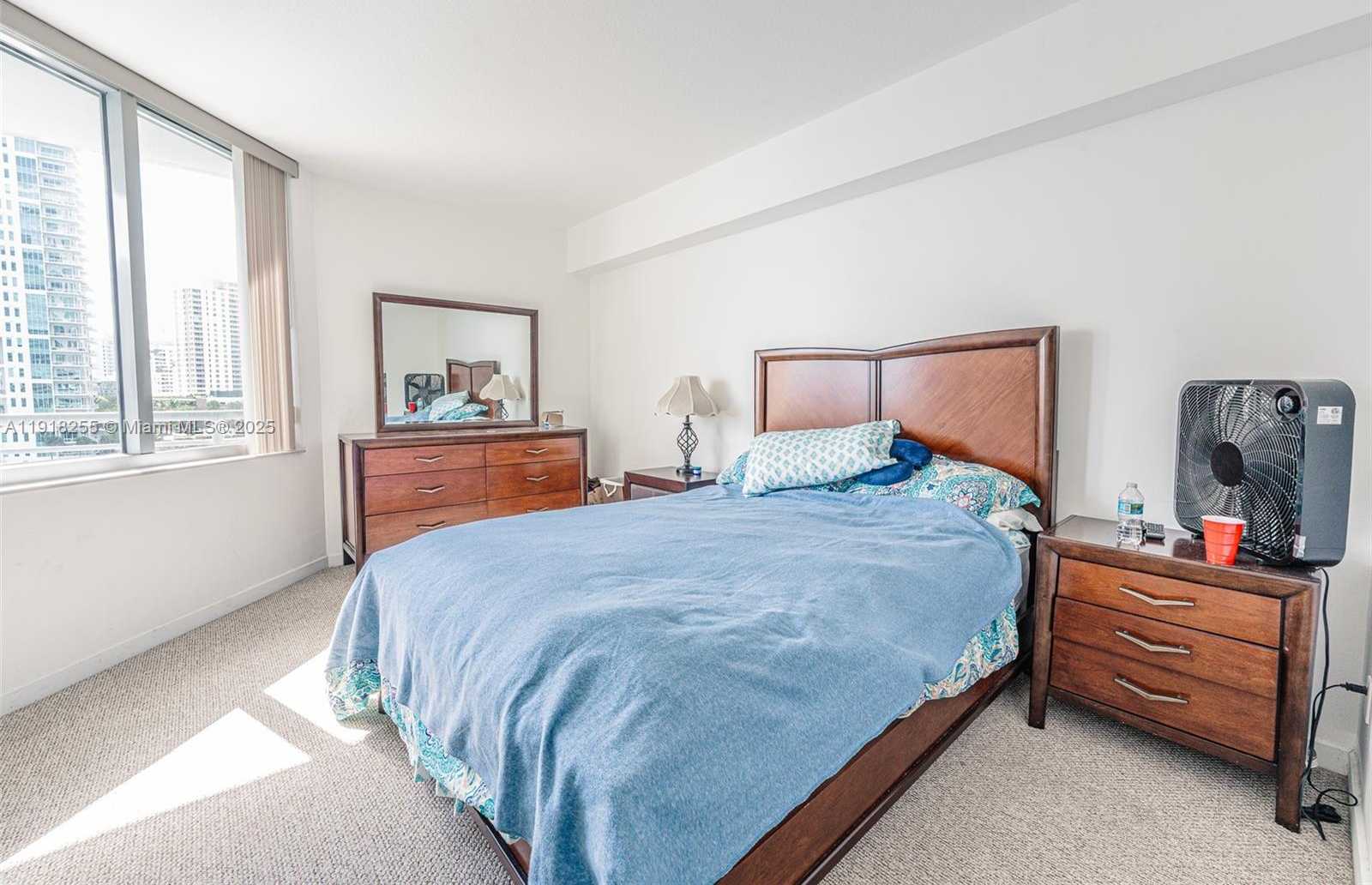 Small Image of 325 SOUTH BISCAYNE BLVD #719, Miami Number 13