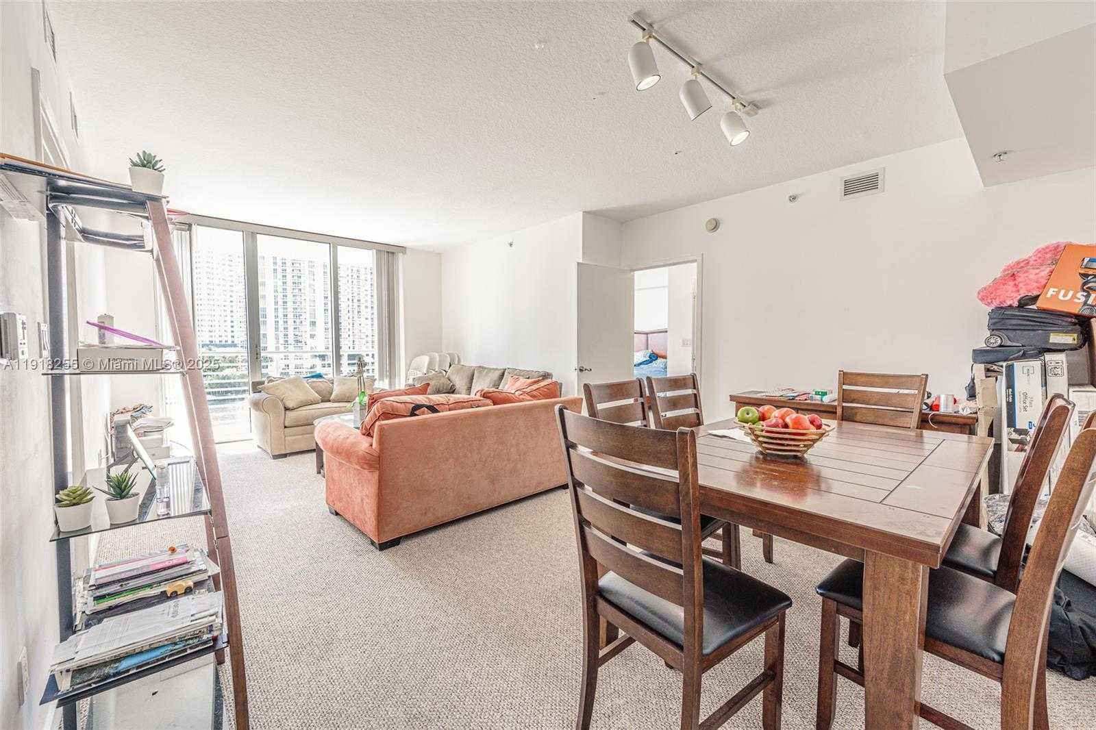 Small Image of 325 SOUTH BISCAYNE BLVD #719, Miami Number 17