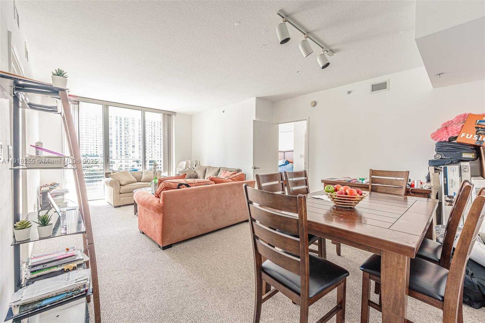 Small Image of 325 SOUTH BISCAYNE BLVD #719, Miami Number 18