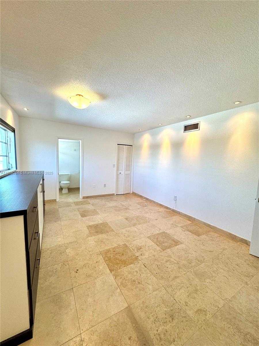 Small Image of 1020 94TH ST #402, Bay Harbor Islands Number 11