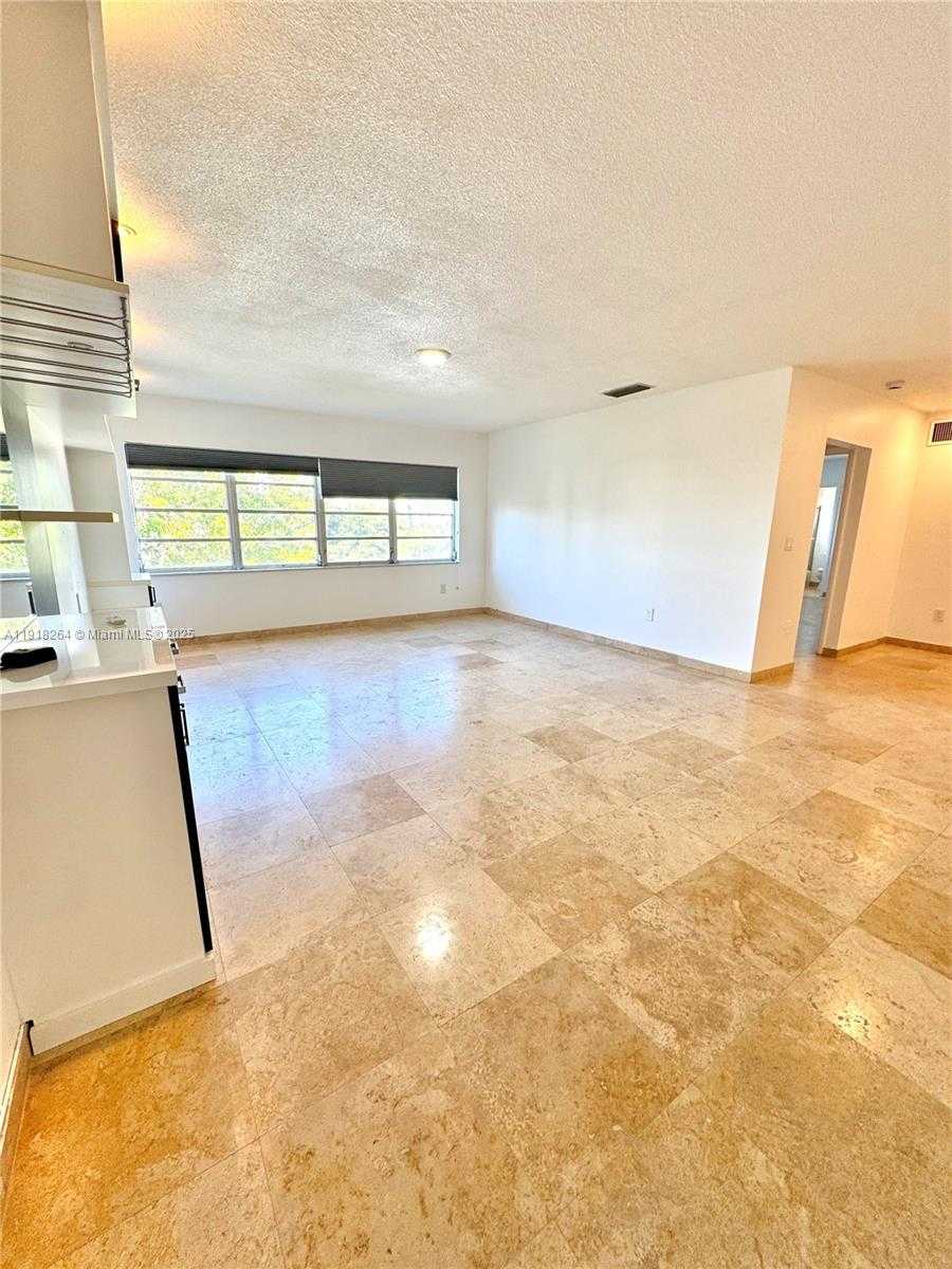 Small Image of 1020 94TH ST #402, Bay Harbor Islands Number 3