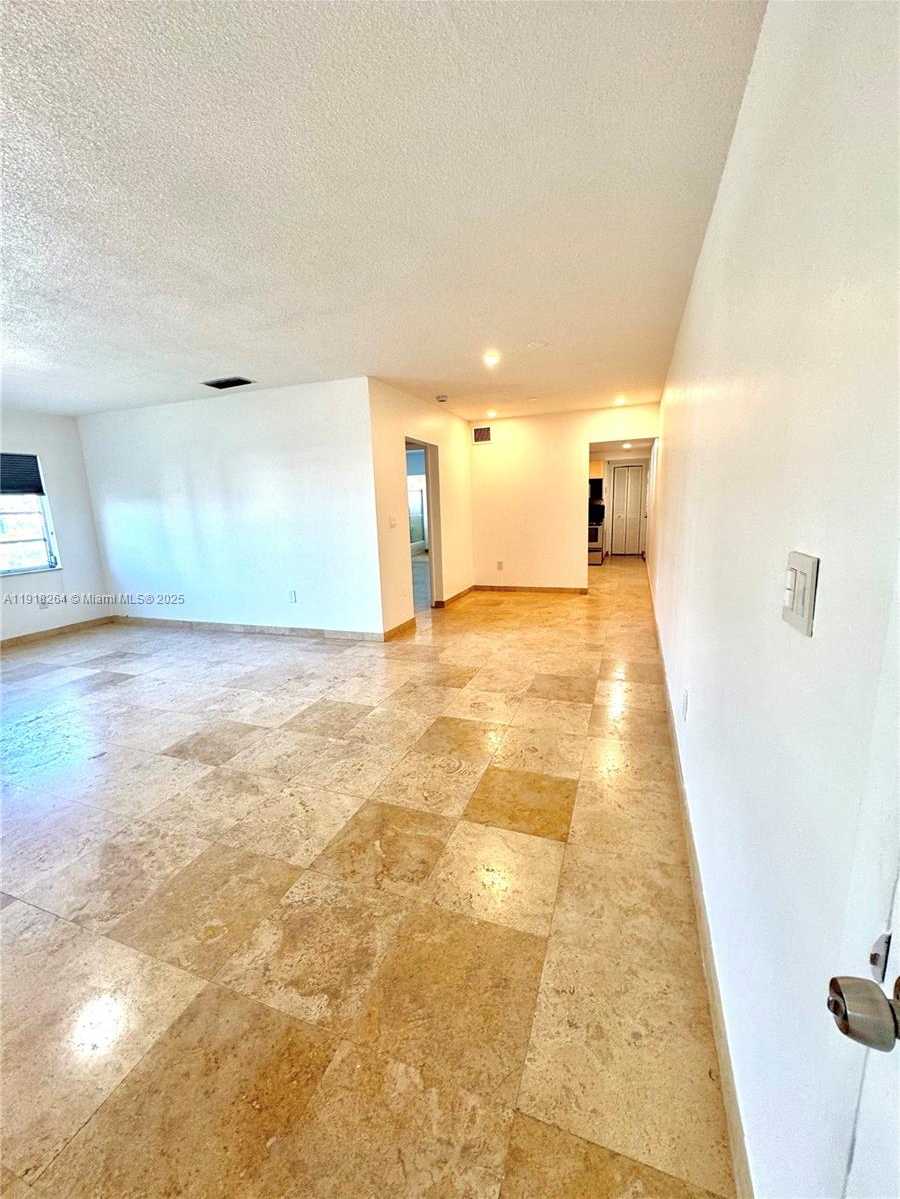 Small Image of 1020 94TH ST #402, Bay Harbor Islands Number 4