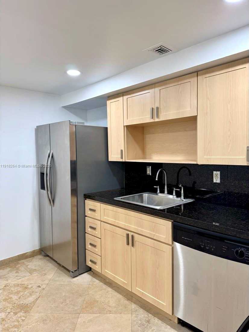 Small Image of 1020 94TH ST #402, Bay Harbor Islands Number 6