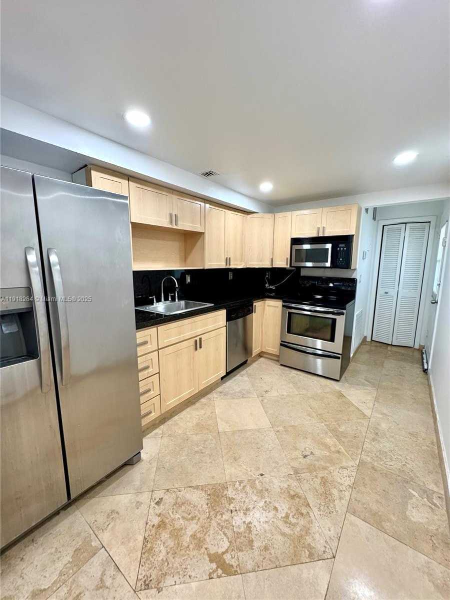 Small Image of 1020 94TH ST #402, Bay Harbor Islands Number 7