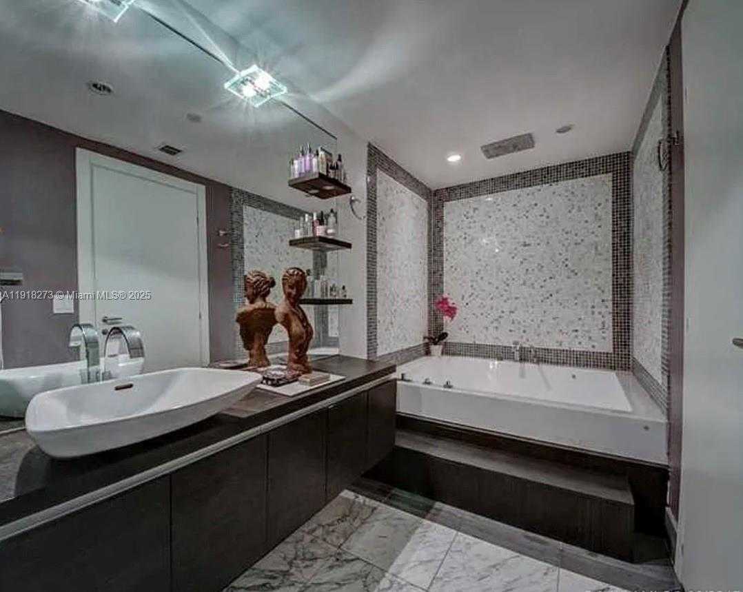 Small Image of 200 BISCAYNE BOULEVARD WAY #501, Miami Number 12