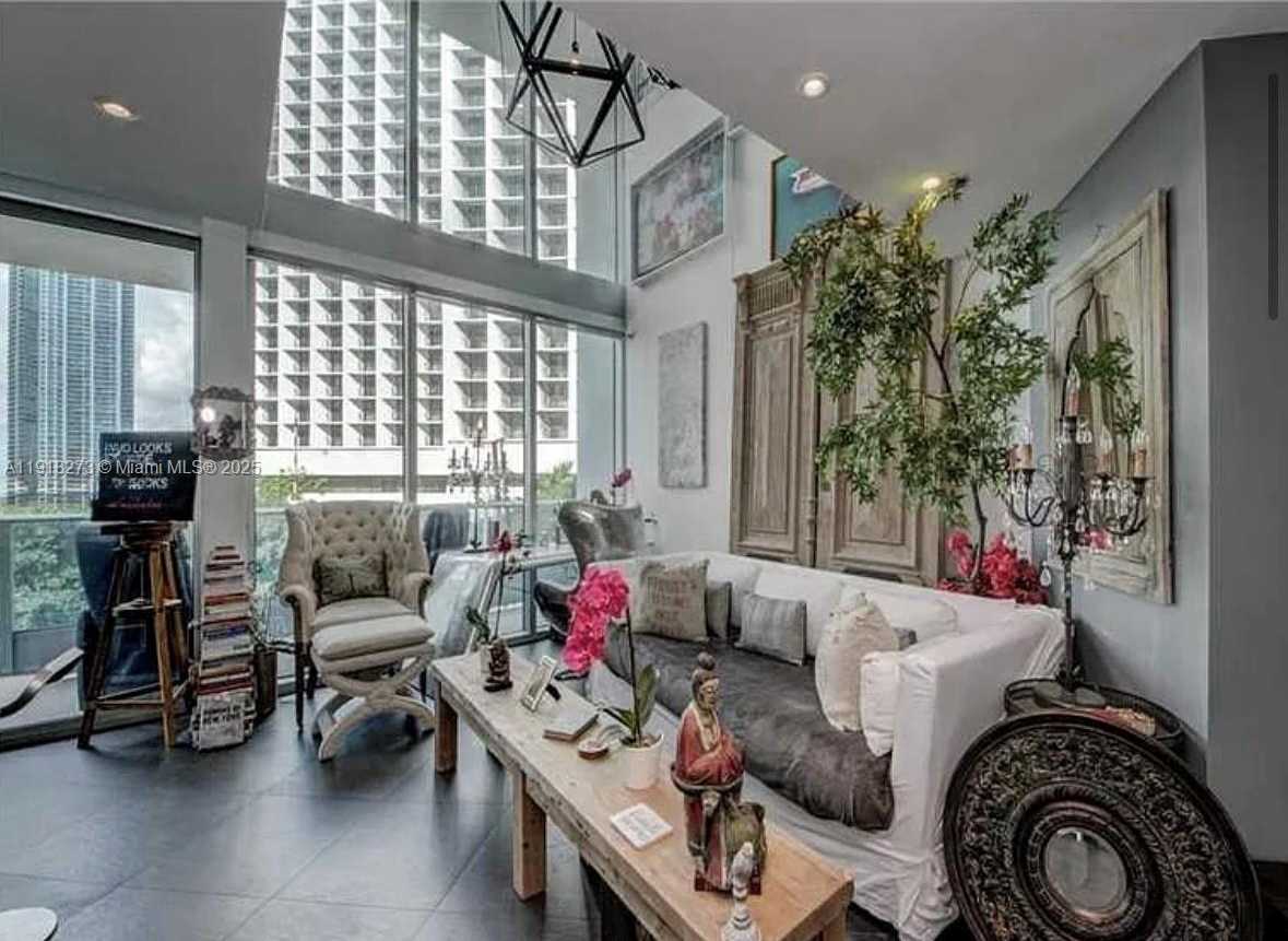 Small Image of 200 BISCAYNE BOULEVARD WAY #501, Miami Number 3